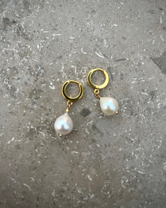Freshwater pearl earrings - Small drop