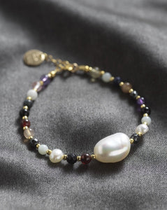Bracelet with Baroque freshwater pearl and half gemstones