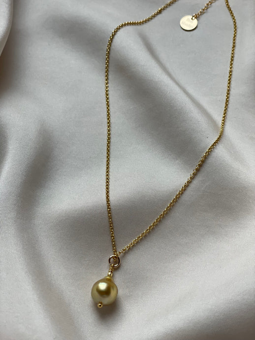 Exclusive South sea pearl Necklace in Gold and Grey natural finish