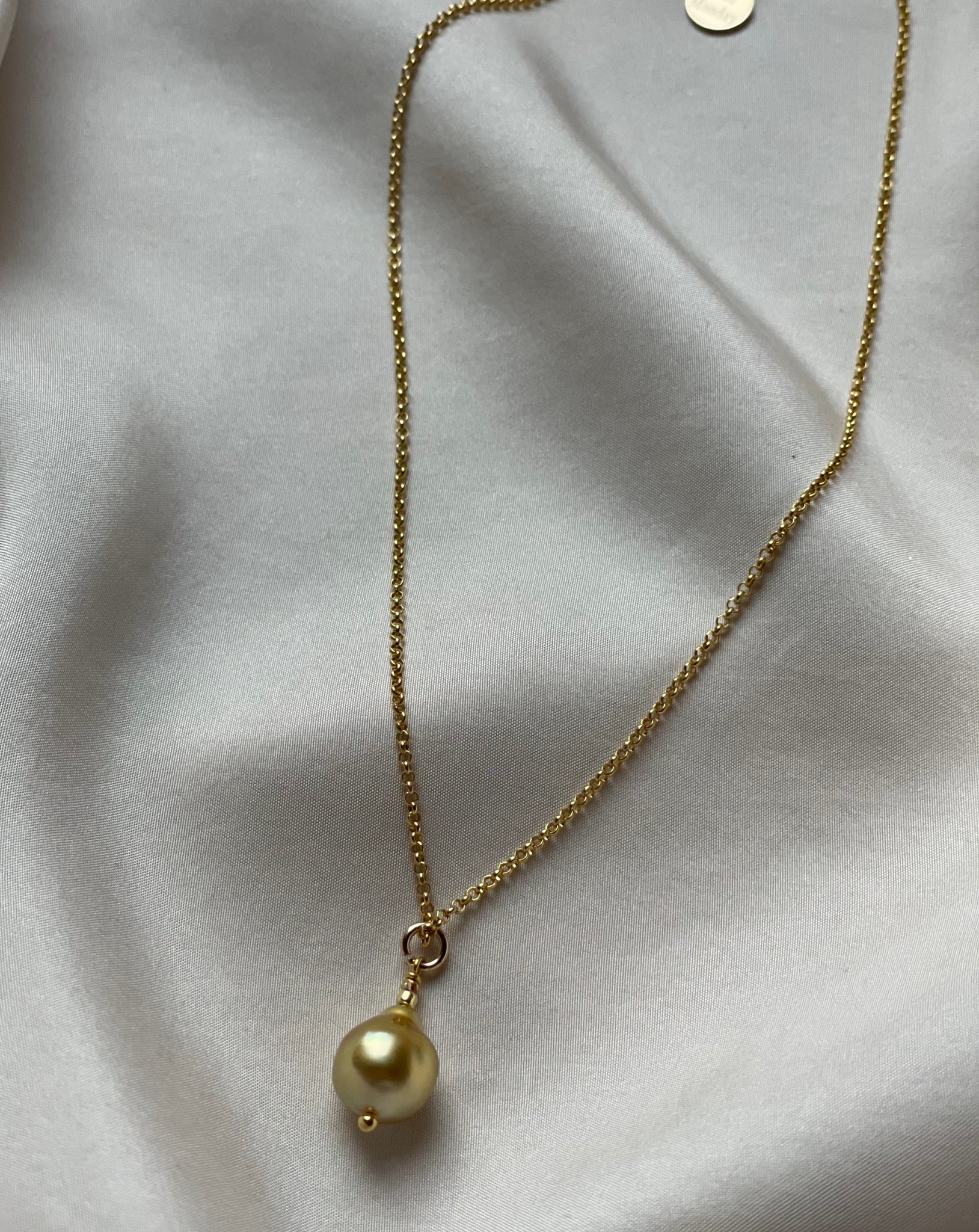 spaced out pearl chain – Cut + Clarity