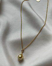 Load image into Gallery viewer, Exclusive South sea pearl Necklace in Gold and Grey natural finish