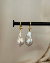 Load image into Gallery viewer, Seashell &amp; Baroque freshwater pearl earrings - Large